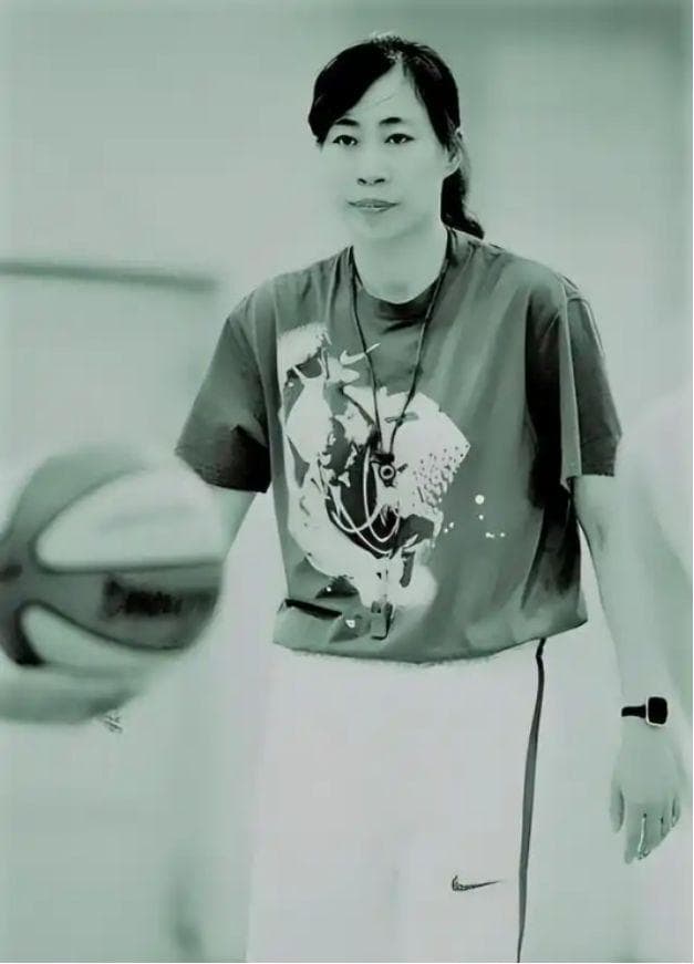女篮名将王芳：退役后官至副厅级，儿子和弟媳都是篮球国手