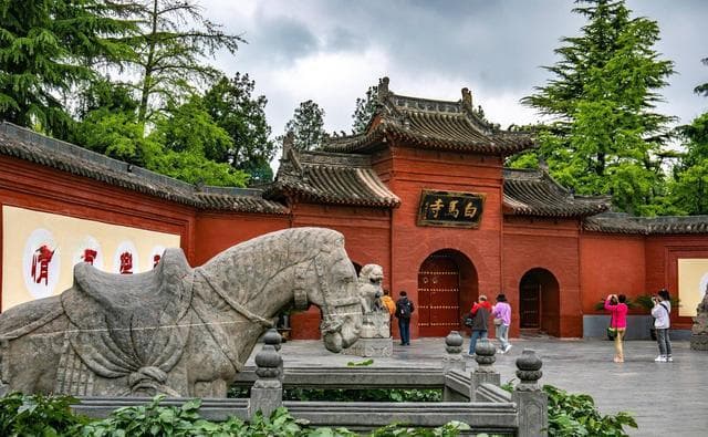 中国十大佛教寺庙排行：白马寺居首，灵隐寺居第五