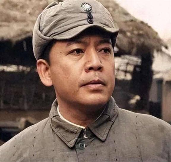 演员何政军：一辈子只爱一人，娶初恋为妻携手共度32年