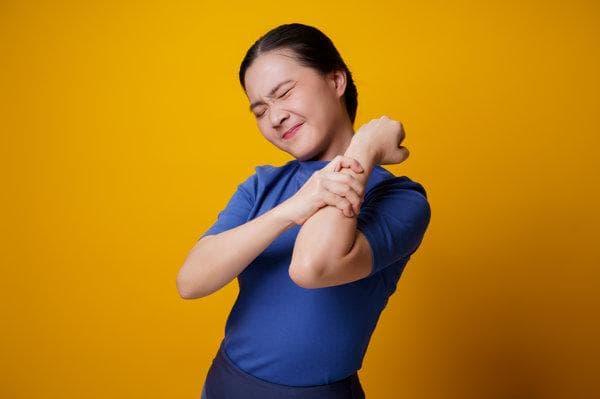 胳膊肘关节疼是怎么回事