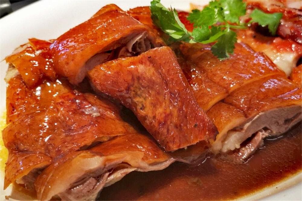 从深井烧鹅到吴山贡鹅：中国十大特色鹅肉全解析