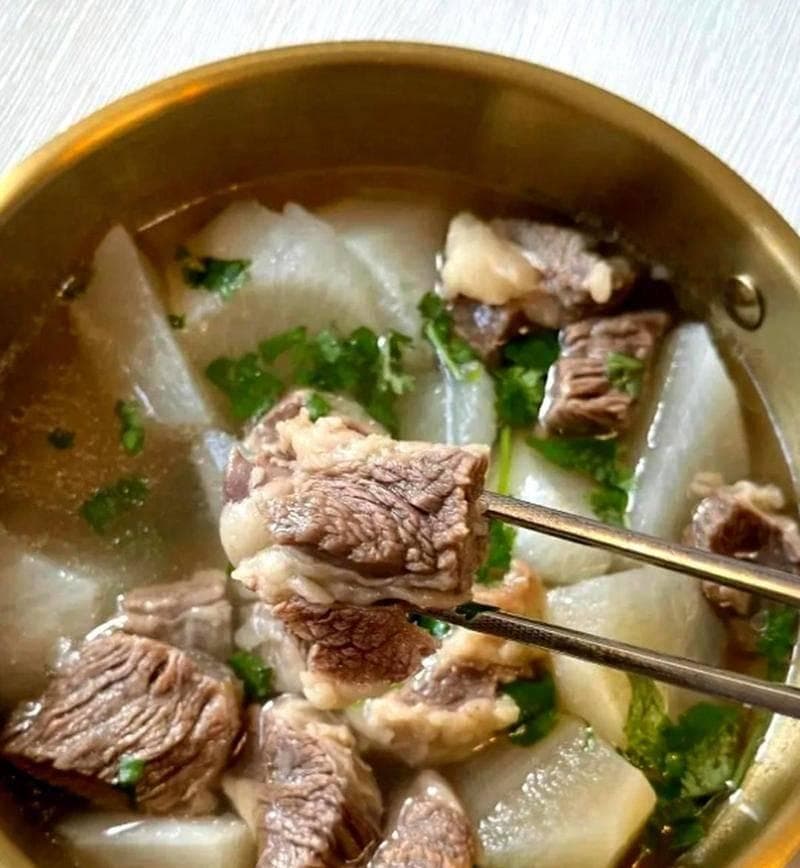 汤汁清亮，清炖牛肉原汁原味