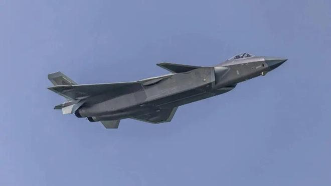 中国歼-20"野兽模式"独步全球：超越F-35，打破美国军事优势？