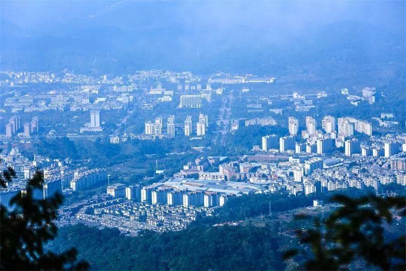 普洱“暖冬游”热度攀升，成为游客避寒新选择