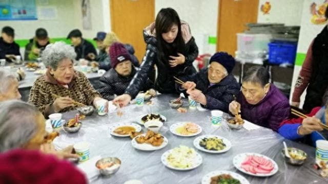 住养老院意味着“子女不孝”？这些老人为何改变了主意