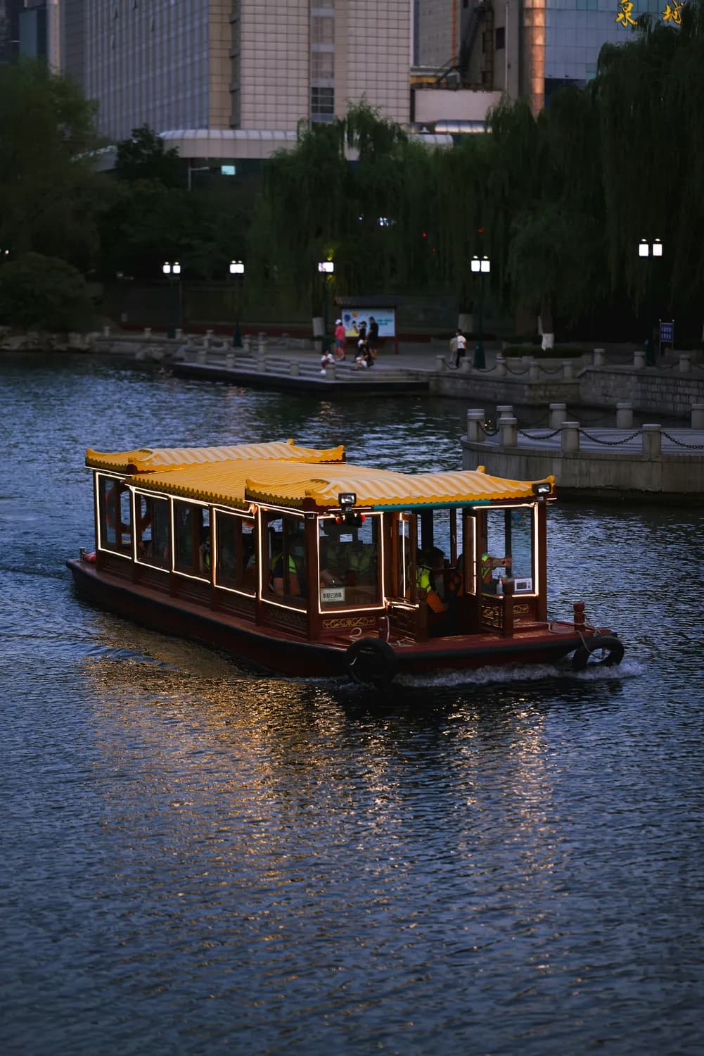 大明湖自驾游船攻略：150元/小时，这些细节你要知道