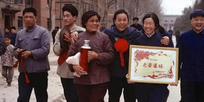 80年代工人工资只有四十块，为何能养活一家人？相当于今天多少钱