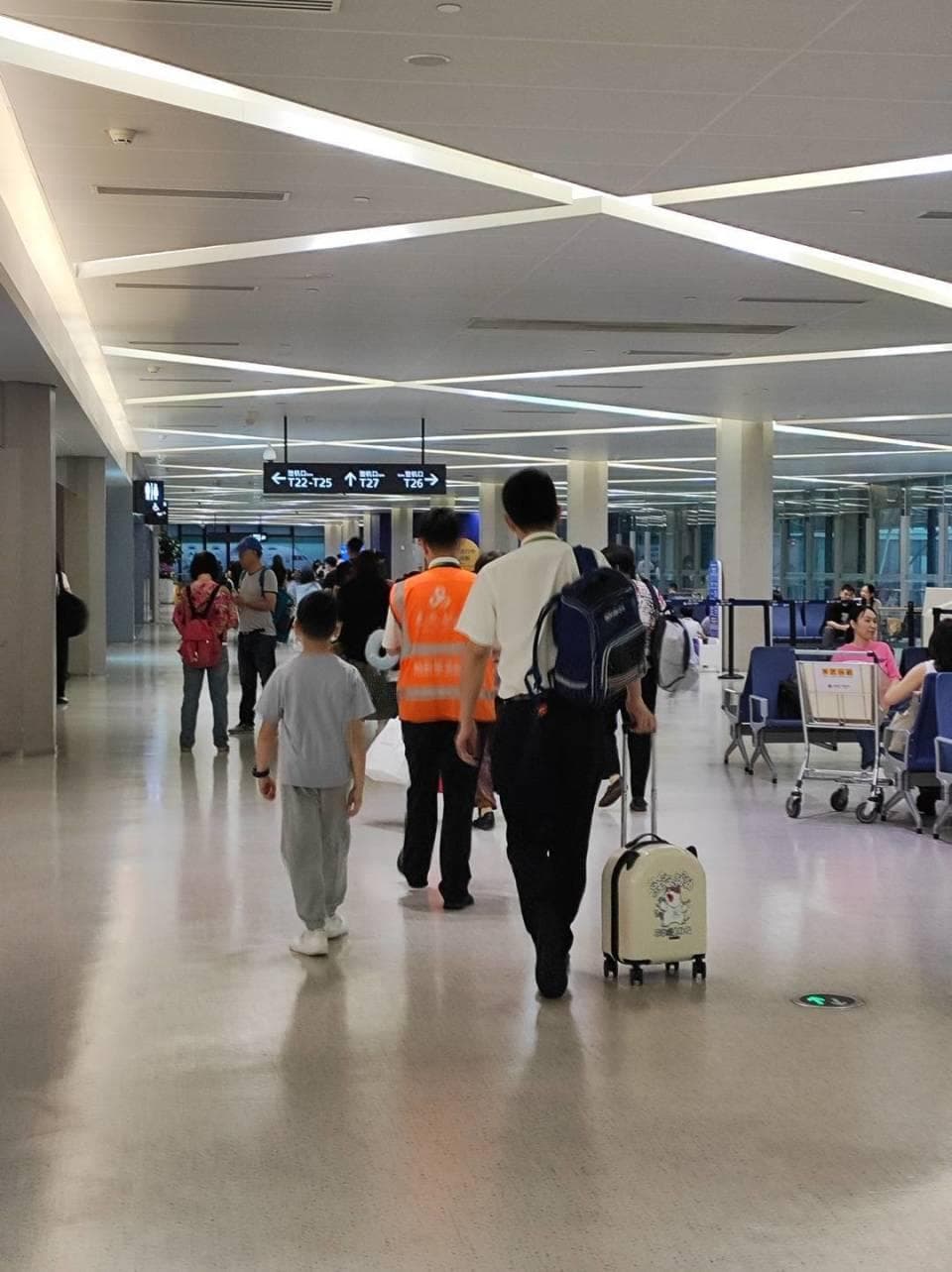 暑期“单飞”儿童数量增多 航司：需提前申请，会安排专人引导和照顾