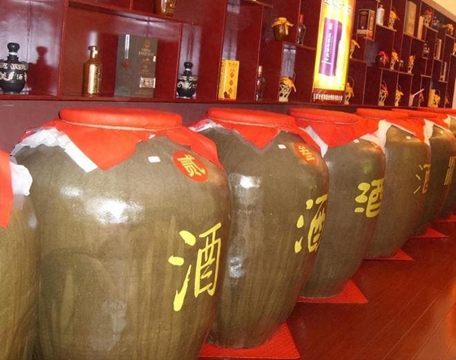 农村"自酿散酒"不能喝了？为啥以前大家常喝，如今却避之不及？