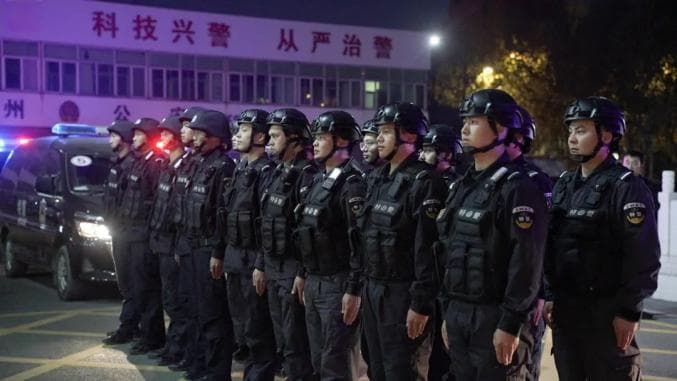 霸州公安：警灯闪烁，护航平安，给您看得见的安全感