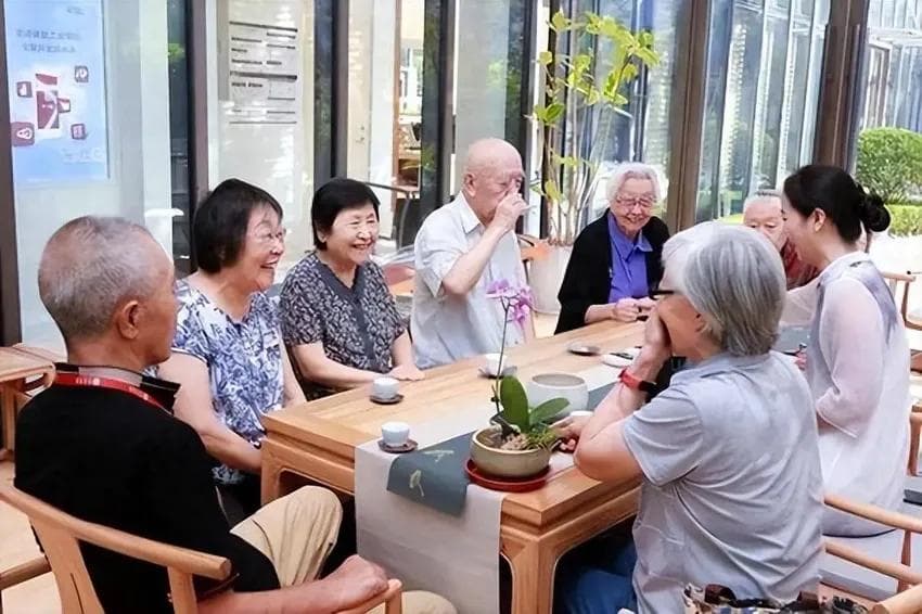 老人越懒，寿命越长？医生：这3个勤快少做些，身体会更健康！