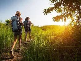 徒步旅行小贴士：轻装上阵，享受自然与健康的完美融合
