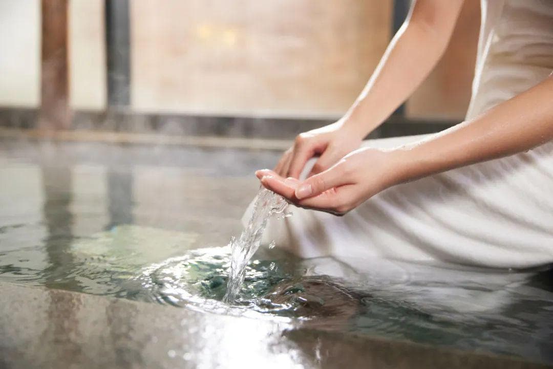 冬天多久洗一次澡？这些人，建议“懒”一点更健康