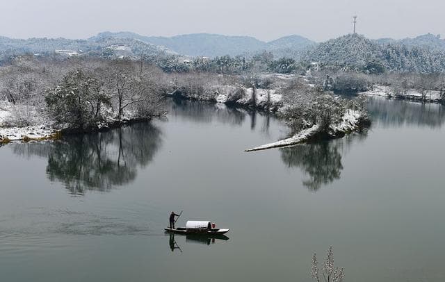 婺源月亮湾：入冬雪景之旅，探寻当地美食的绝美两日游攻略