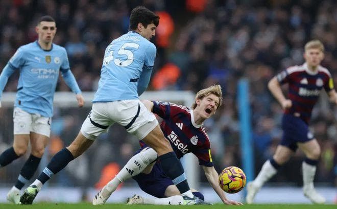 曼城4-0大胜纽卡！重返英超前四，马尔穆什帽子戏法，麦卡蒂破门