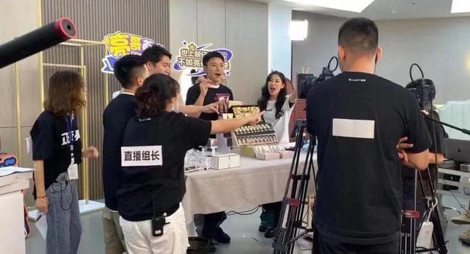 12月28日抖音直播带货榜：贾乃亮销售额破9694万登顶