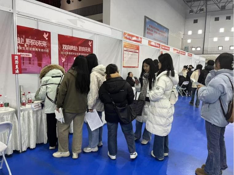 成都多举措助力高校毕业生就业