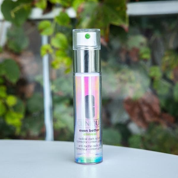美白精华使用指南：从成分选购到护肤流程