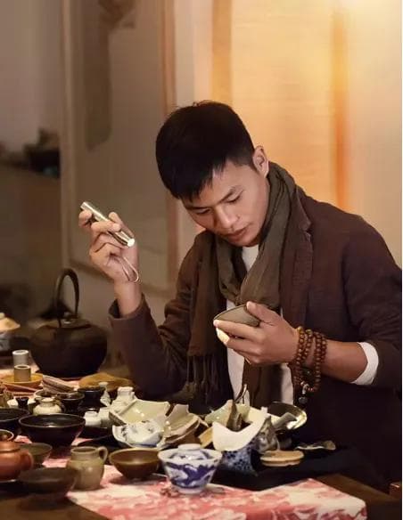 对陶艺的致敬：探索紫砂壶与建盏的创作之美