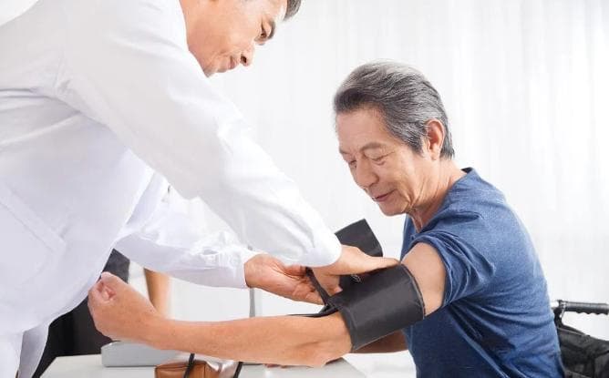 揭秘！5大因素影响血压计准确性？——家用血压计选购指南