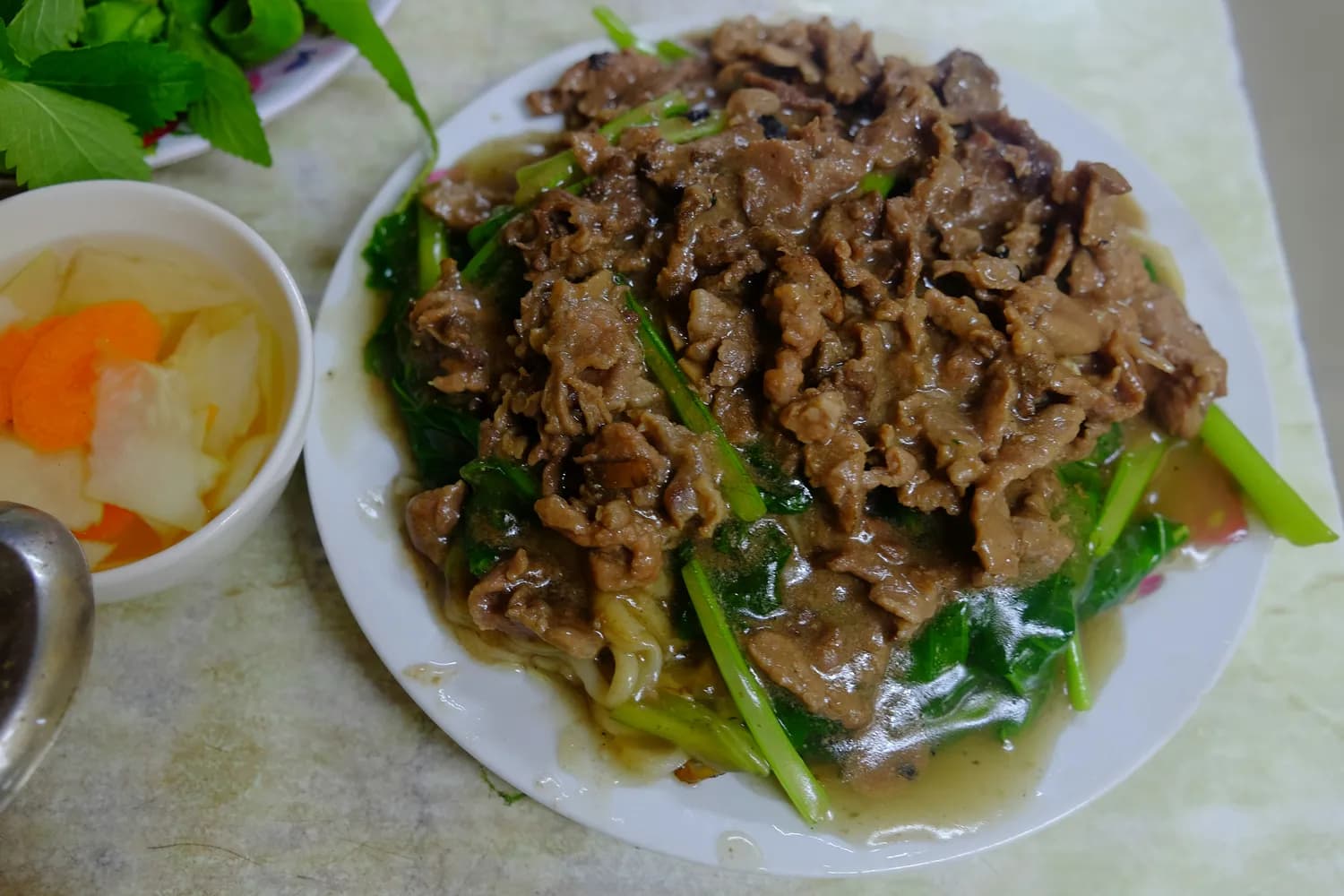 冬日打卡洪崖洞：必吃重庆美食大集合！