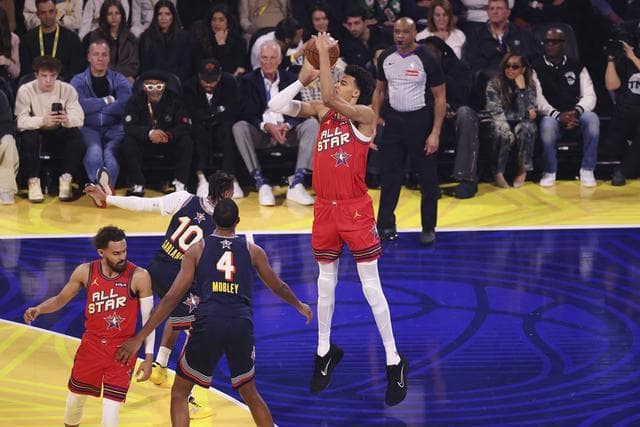 NBA全明星正赛：国际明星队41-32击败年轻球星队晋级决赛