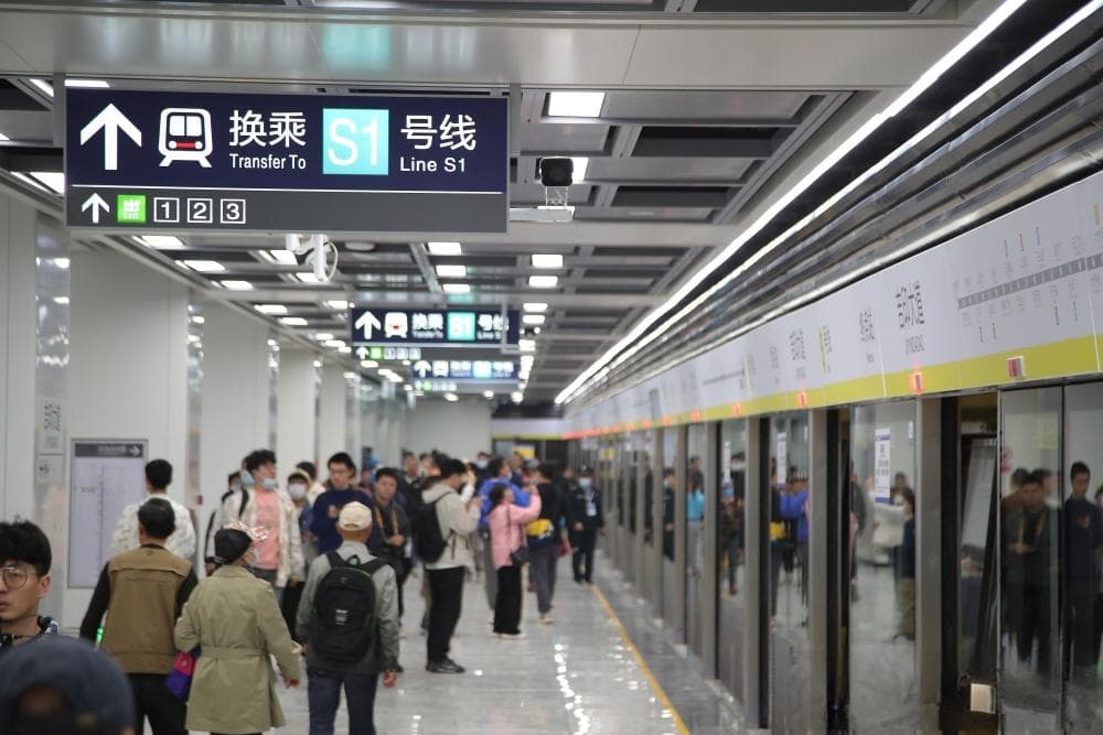 南京地铁5号线南段今开通，智能票亭等设施引市民打卡
