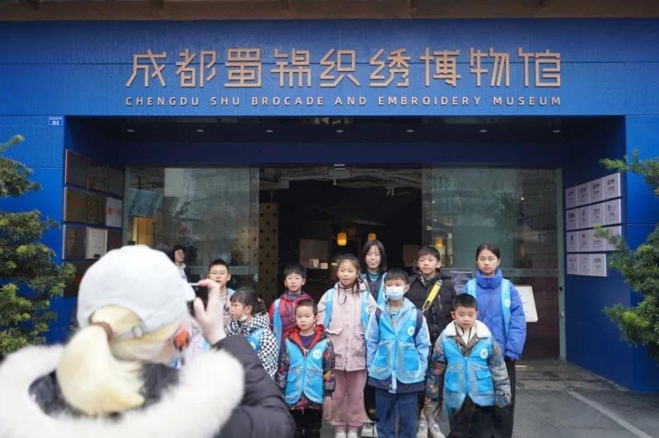 成都蜀锦织绣博物馆，一座被低估的巨型宝库