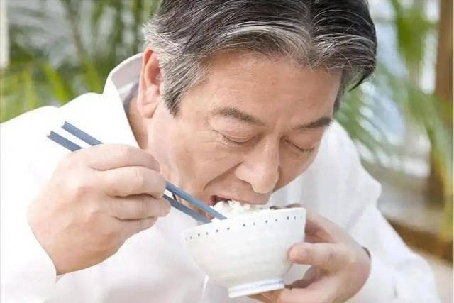 血糖高，三餐主食吃啥好？医生：可以用8种食物替换米面当主食！