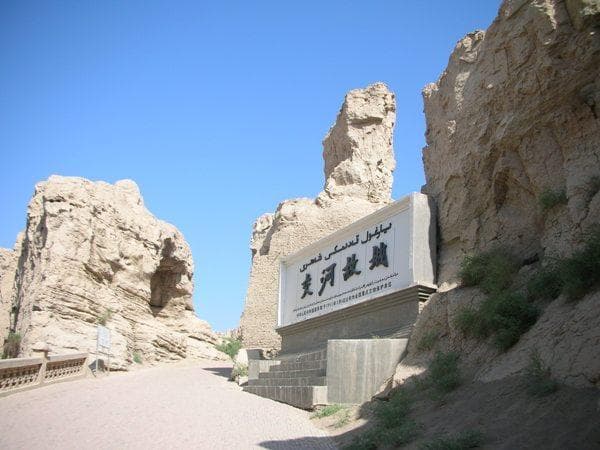 新疆跟团游全攻略：从选择要点到行程推荐，玩转大美新疆