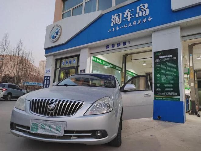 买了超过10万公里的二手车，这几样配件必须换！不然开着不放心