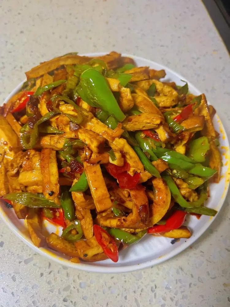 辣椒炒豆干，新手入门也能秒变大厨的家常绝活！