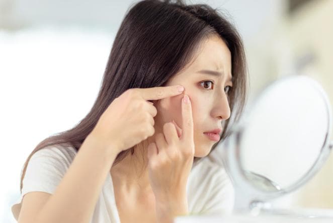 吃异维A酸软胶囊2个月要测一次血，是因为很“伤”吗？