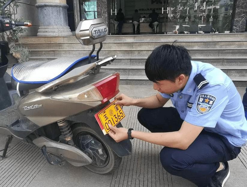 黄牌、蓝牌、绿牌、白牌电动车，到底有什么区别？哪一种要驾照？