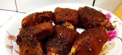 香辣烤猪蹄制作方法（用料简单，口感鲜美，一学就会）