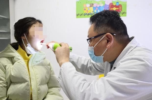 孩子高烧需重视，反复“高热惊厥”有可能诱发癫痫