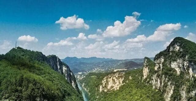 贵阳修文县六广河大峡谷揭秘：喀斯特地貌，绝美风光等你赏！