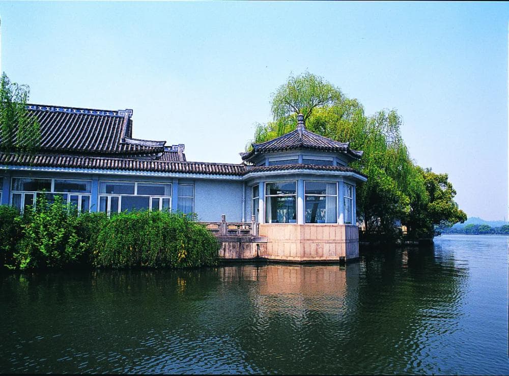 新书解读：新中国成立后西湖如何从消费空间转向生产空间