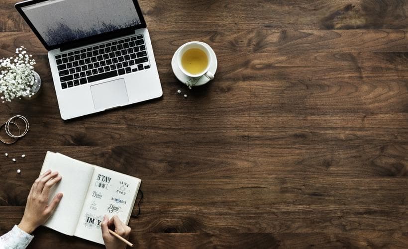 如何为MySQL数据库设置强密码策略？