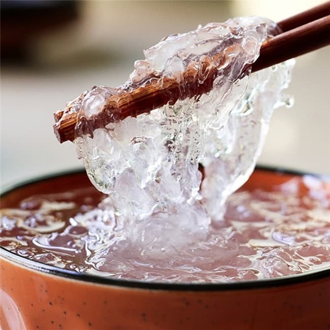 燕窝泡发时长有讲究，炖煮该用热水还是冷水？食用技巧全揭秘！