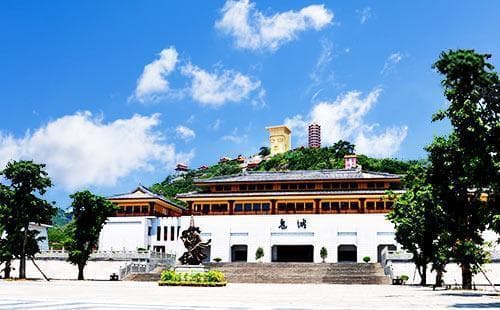 长江畔的“鬼都”：丰都鬼城的建筑传说与文化魅力