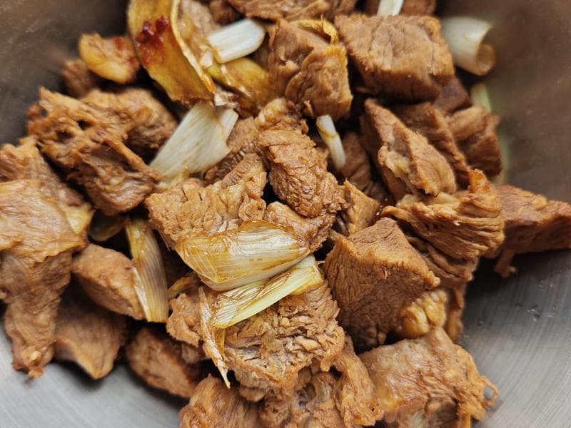 家庭版红烧牛肉：从泡血水到慢炖，5步教你做出正宗味道