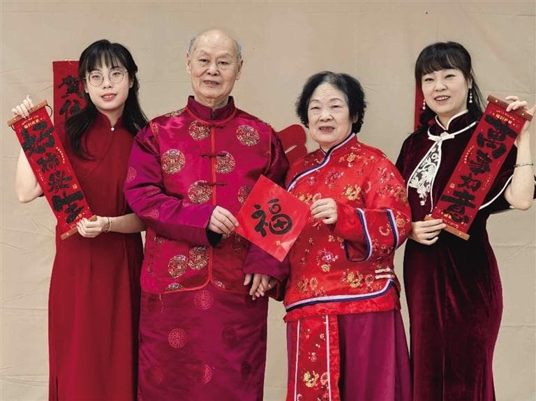 “幸福来敲门”全家福拍摄公益活动继续进行 付家巷社区14个家庭定格温情