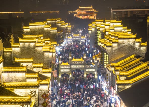 湖北襄阳：景区焕新彩 春节文旅活动热力十足