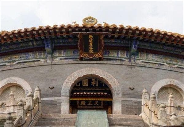 菩萨顶：五台山最大的喇嘛寺院
