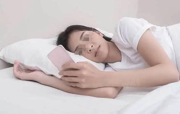 坐月子期间使用手机的利弊分析及使用建议