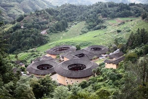 福建土楼“四菜一汤”：田螺坑土楼群的建筑传奇