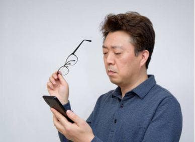 40 岁后视力下降？老花眼的关键症状与预防诀窍