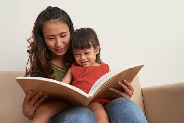 父母如何跟孩子親子共讀？0-6歲閱讀發展與共讀技巧