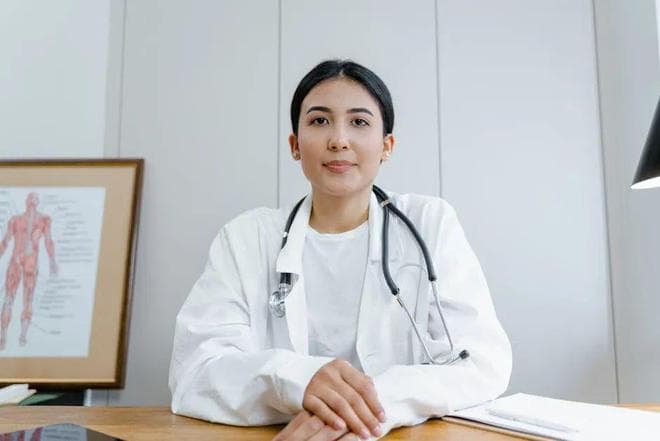 白塞病可侵犯多个系统，严重者可致盲、失明